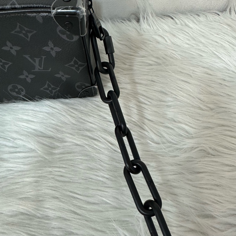 LV m44735 黑色老花黑釦mini soft trunk 軟盒子-31