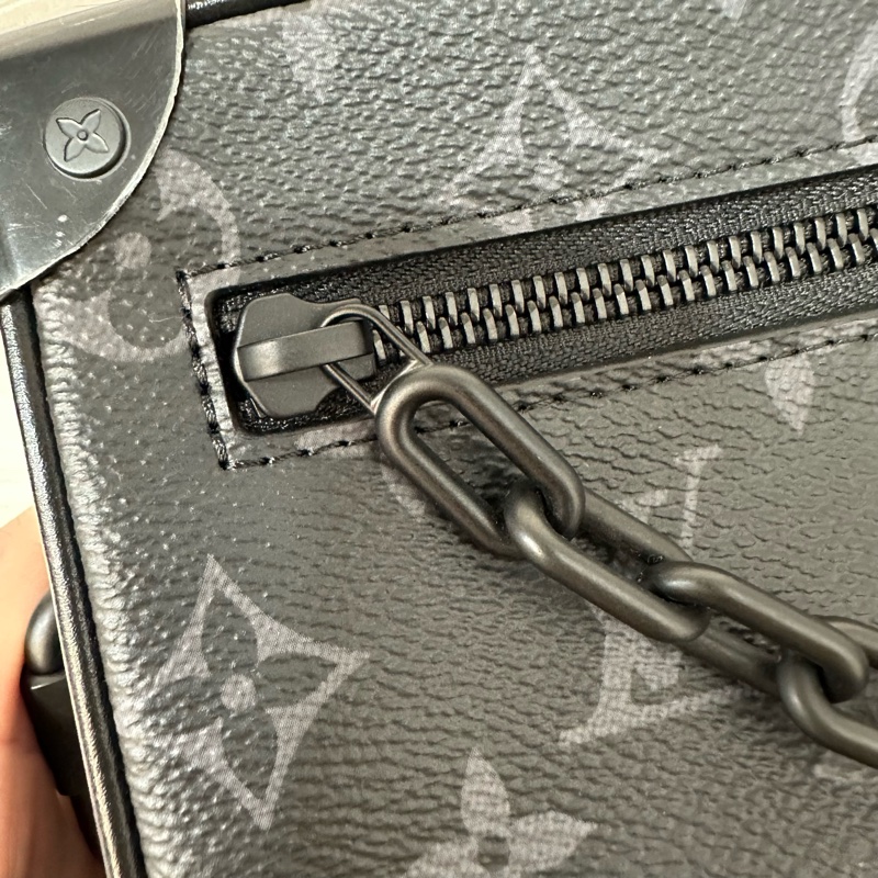 LV m44735 黑色老花黑釦mini soft trunk 軟盒子-32