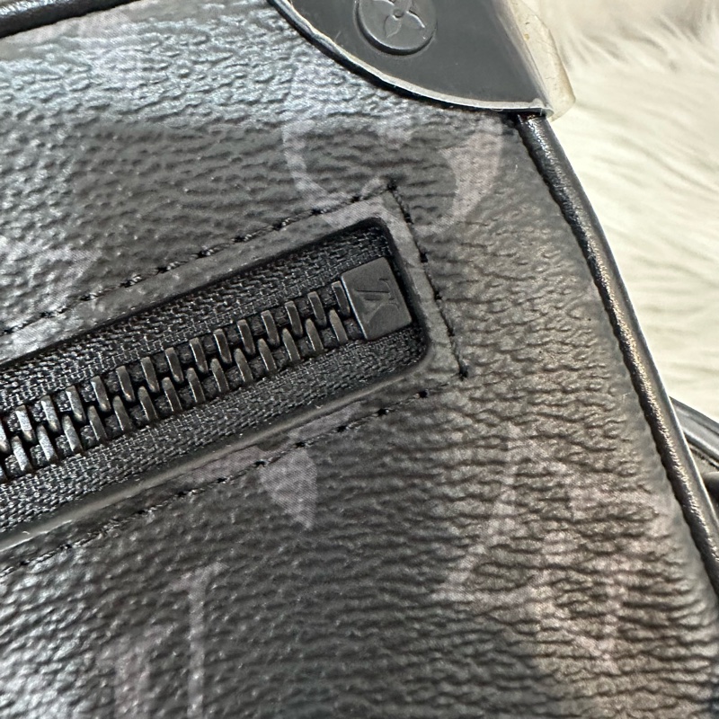 LV m44735 黑色老花黑釦mini soft trunk 軟盒子-33