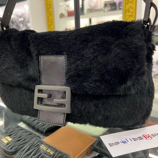 東區正精品㊣FENDI 黑色絨毛黑釦經典款法棍包手提包肩背包麻將包 RZ6278-1