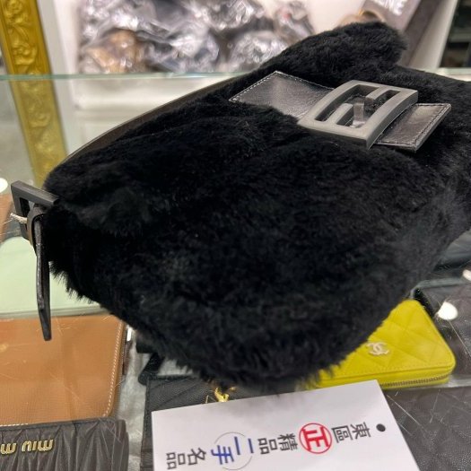 東區正精品㊣FENDI 黑色絨毛黑釦經典款法棍包手提包肩背包麻將包 RZ6278-11