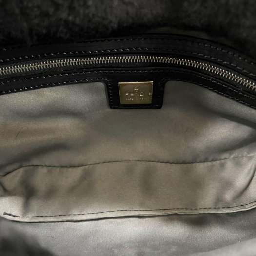 東區正精品㊣FENDI 黑色絨毛黑釦經典款法棍包手提包肩背包麻將包 RZ6278-13