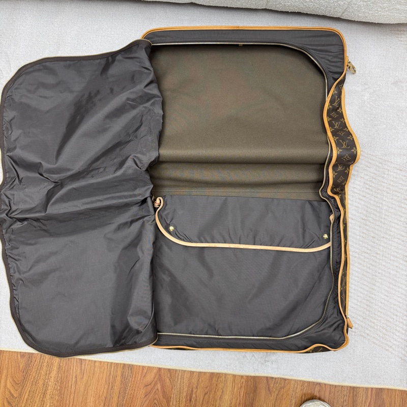 Louis Vuitton Monogram 帆布便攜式西裝袋-12