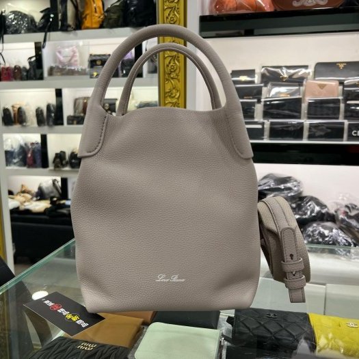 東區正精品㊣Loro Piana Bale Small FAN8964 全新灰色錘紋小牛皮水桶包附背帶小款RZ6283-0