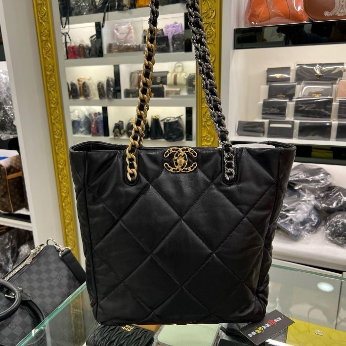 東區正精品㊣CHANEL 19 AS3519 香奈兒黑色大菱格紋小羊皮金銀鍊直式肩背包 RZ6286-0