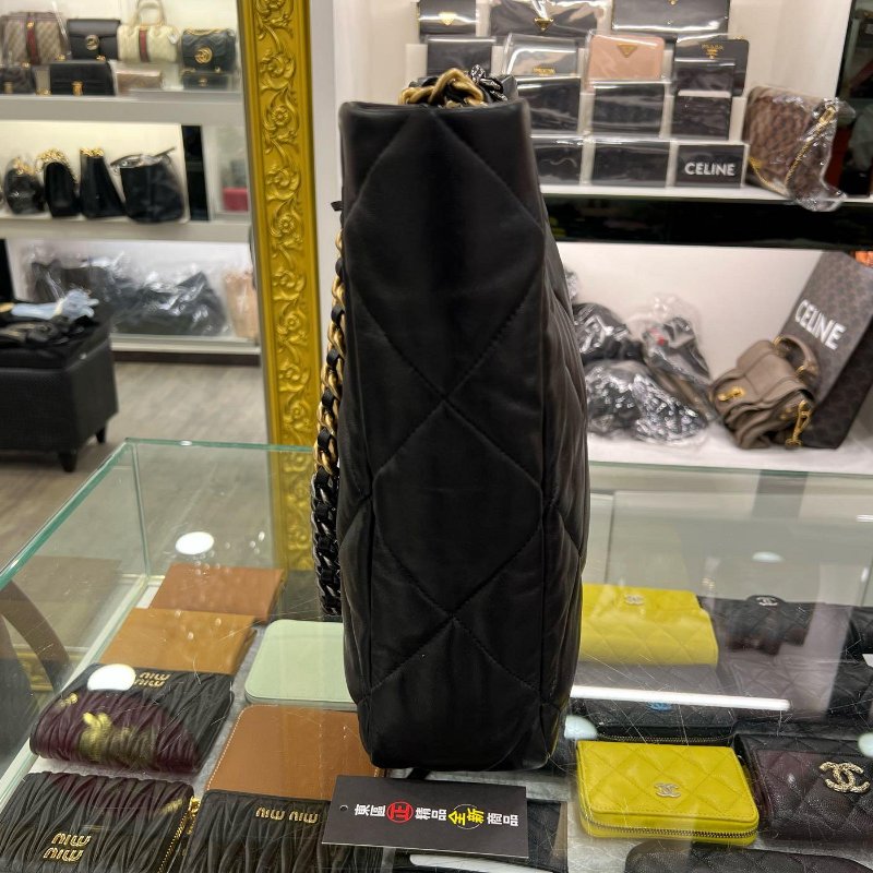 東區正精品㊣CHANEL 19 AS3519 香奈兒黑色大菱格紋小羊皮金銀鍊直式肩背包 RZ6286-5