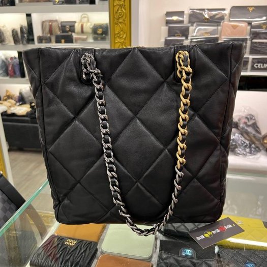 東區正精品㊣CHANEL 19 AS3519 香奈兒黑色大菱格紋小羊皮金銀鍊直式肩背包 RZ6286-6