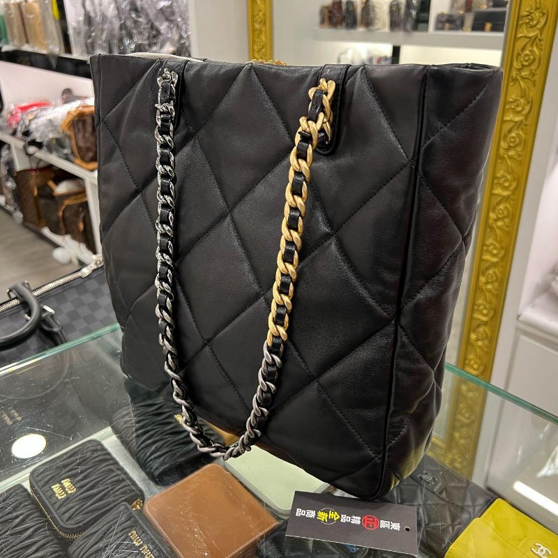 東區正精品㊣CHANEL 19 AS3519 香奈兒黑色大菱格紋小羊皮金銀鍊直式肩背包 RZ6286-7