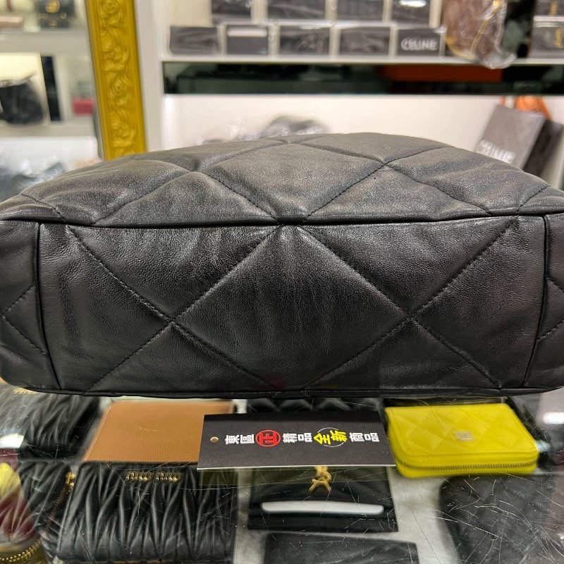 東區正精品㊣CHANEL 19 AS3519 香奈兒黑色大菱格紋小羊皮金銀鍊直式肩背包 RZ6286-8