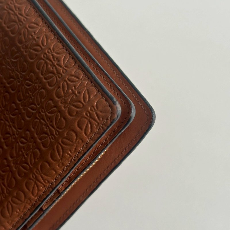 98新🤎 Loewe 羅意威 滿版Logo 短夾 金棕色-7