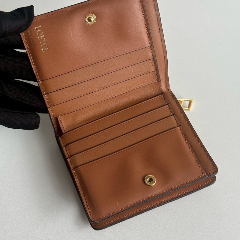 98新🤎 Loewe 羅意威 滿版Logo 短夾 金棕色-13