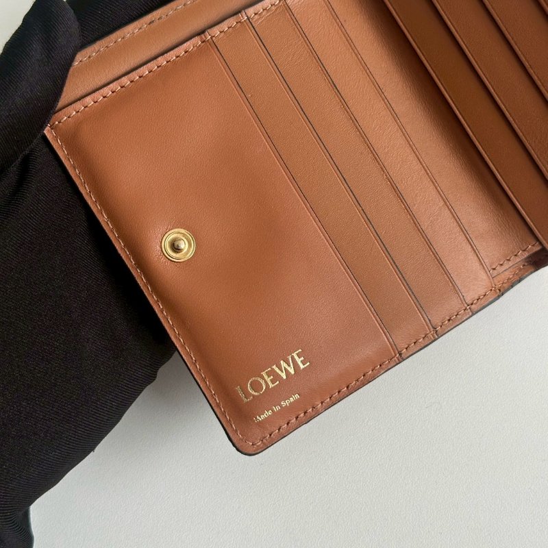 98新🤎 Loewe 羅意威 滿版Logo 短夾 金棕色-14
