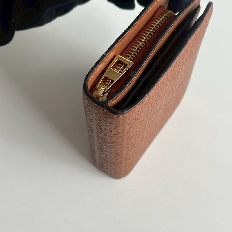 98新🤎 Loewe 羅意威 滿版Logo 短夾 金棕色-15