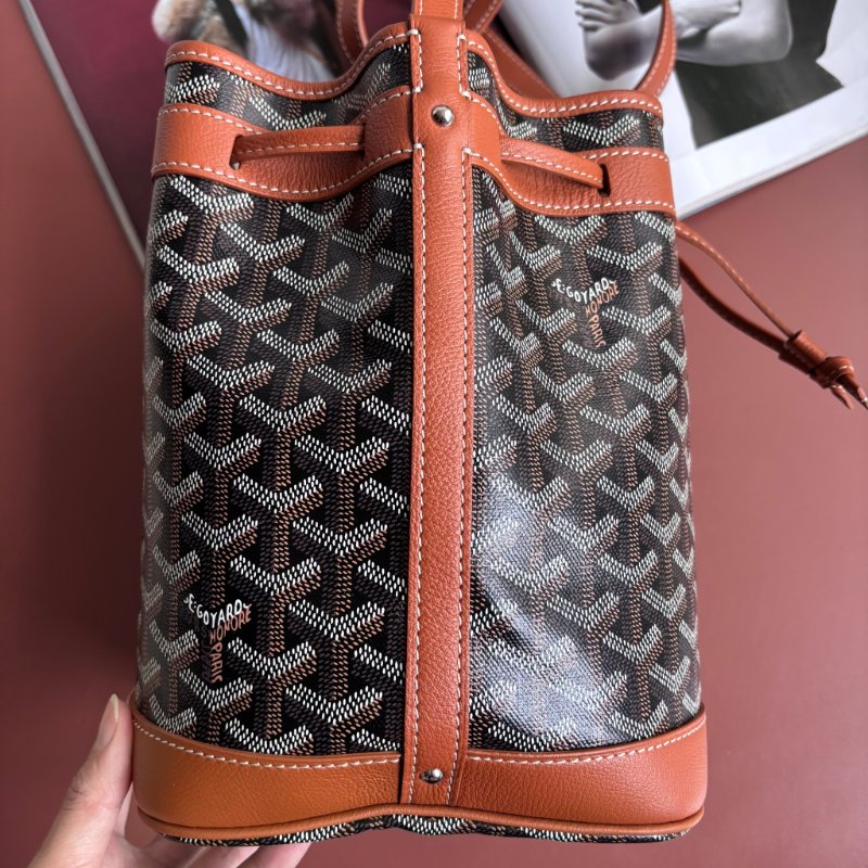::GOYARD:: Petit flot 棕色皮革邊 經典花紋 水桶包 肩背包 腋下包-6