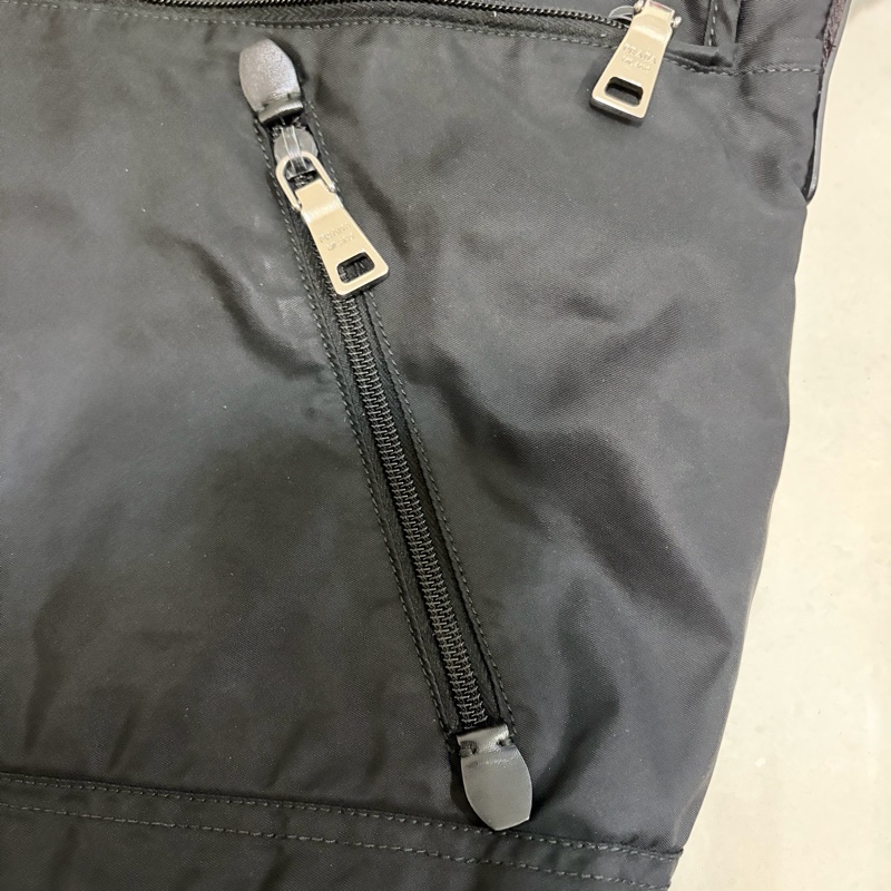 Prada大型尼龍郵差包-4