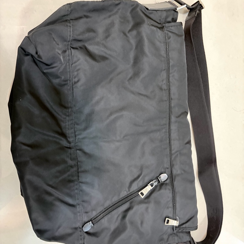 Prada大型尼龍郵差包-8