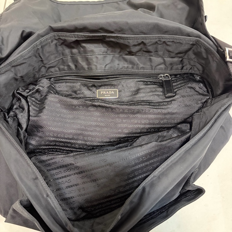 Prada大型尼龍郵差包-9