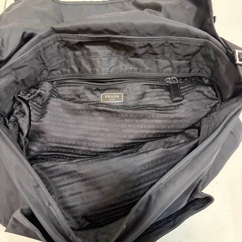 Prada大型尼龍郵差包-10