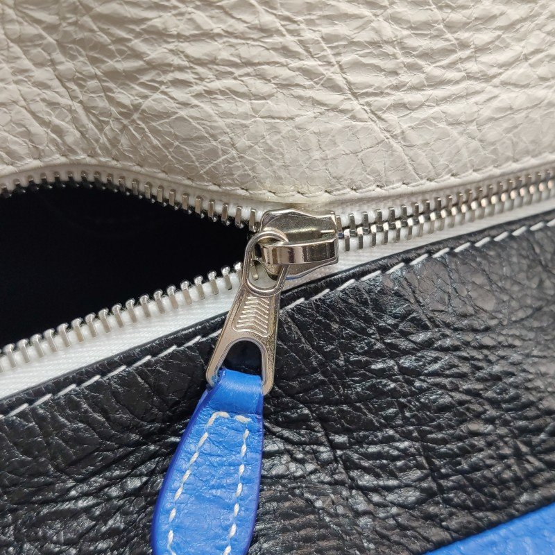 Balenciaga Bazar油蠟皮拼色logo小微標斜挎包-10