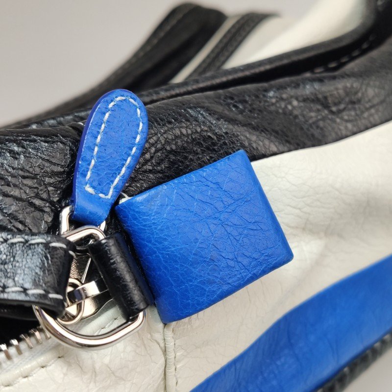 Balenciaga Bazar油蠟皮拼色logo小微標斜挎包-16