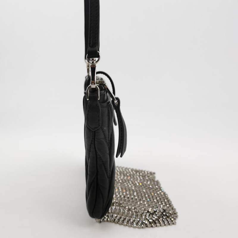 Miu Miu羊皮褶皺流蘇字母logo斜挎包-3