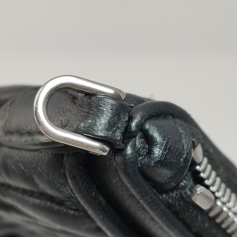 Miu Miu羊皮褶皺流蘇字母logo斜挎包-15