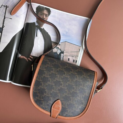 ::Celine:: Medium Folco Bag In Triomphe Canvas 棕褐色凱旋門老花帆布拼咖啡色小牛皮中型半圓肩背包