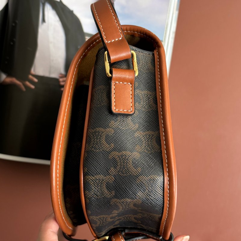 ::Celine:: Medium Folco Bag In Triomphe Canvas 棕褐色凱旋門老花帆布拼咖啡色小牛皮中型半圓肩背包-7