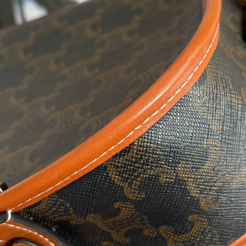 ::Celine:: Medium Folco Bag In Triomphe Canvas 棕褐色凱旋門老花帆布拼咖啡色小牛皮中型半圓肩背包-11