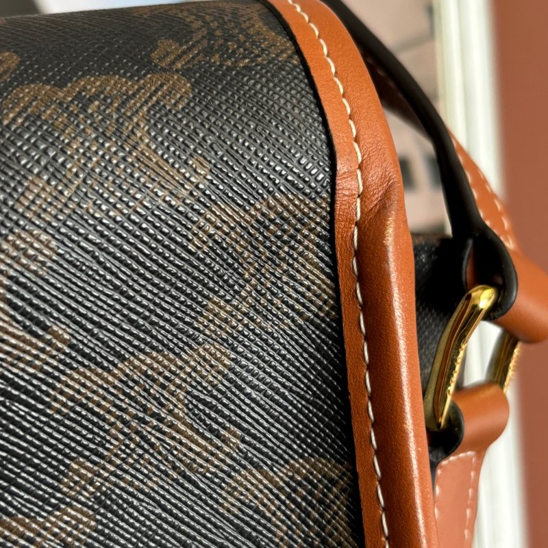 ::Celine:: Medium Folco Bag In Triomphe Canvas 棕褐色凱旋門老花帆布拼咖啡色小牛皮中型半圓肩背包-12