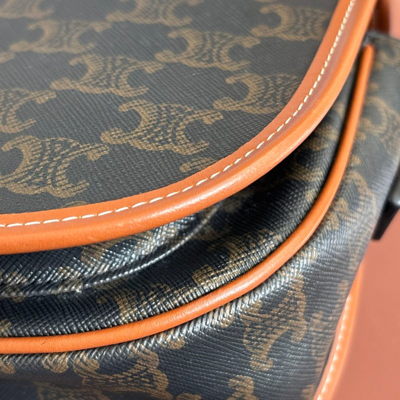 ::Celine:: Medium Folco Bag In Triomphe Canvas 棕褐色凱旋門老花帆布拼咖啡色小牛皮中型半圓肩背包-16