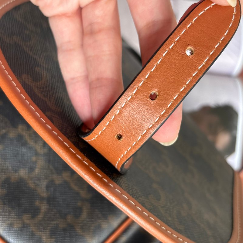 ::Celine:: Medium Folco Bag In Triomphe Canvas 棕褐色凱旋門老花帆布拼咖啡色小牛皮中型半圓肩背包-22