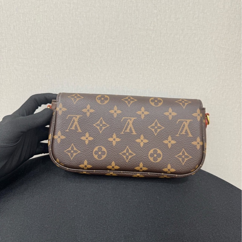 99新LV路易威登/Louis Vuitton ivy 芯片款 專櫃在售斷貨溢價款，兩條肩帶一個鏈條做腋下，一個植鞣革肩帶做斜挎(可調節)尺寸23.5x12x4.5cm-1