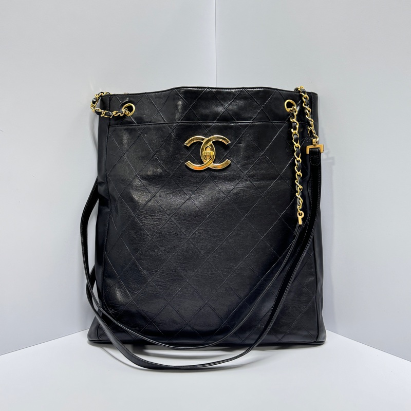 【牛皮超耐用🦾】 Chanel 經典黑金 菱格紋肩背包 （專櫃26.7萬）-0