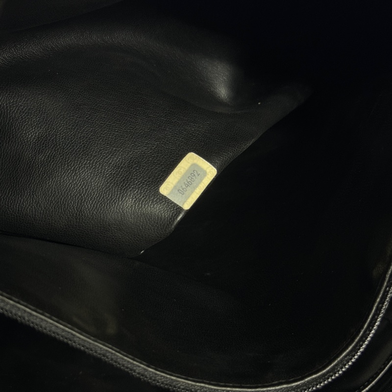 【牛皮超耐用🦾】 Chanel 經典黑金 菱格紋肩背包 （專櫃26.7萬）-9