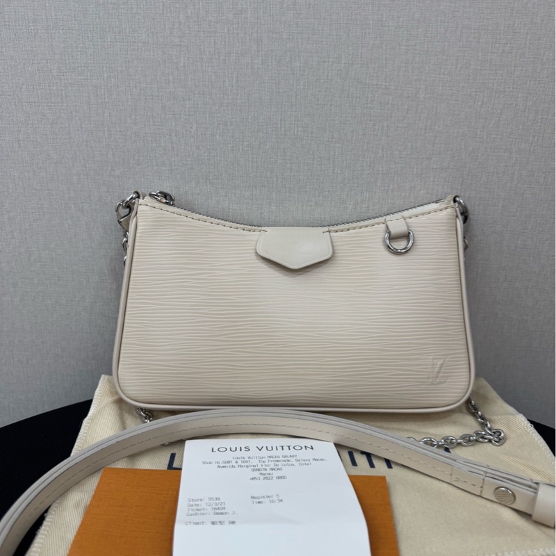 LV路易威登/Louis Vuitton Easy Pouch On Strap系列 石英色水波紋Epi皮 銀鏈 斜挎手提包單肩包  尺寸19 * 11.5 * 3cm-0