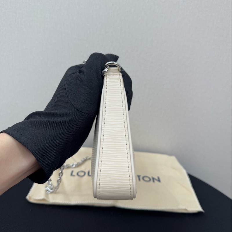 LV路易威登/Louis Vuitton Easy Pouch On Strap系列 石英色水波紋Epi皮 銀鏈 斜挎手提包單肩包  尺寸19 * 11.5 * 3cm-2