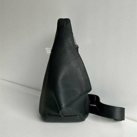 99新🆕 Loewe 羅意威 三角胸包 黑色銀釦