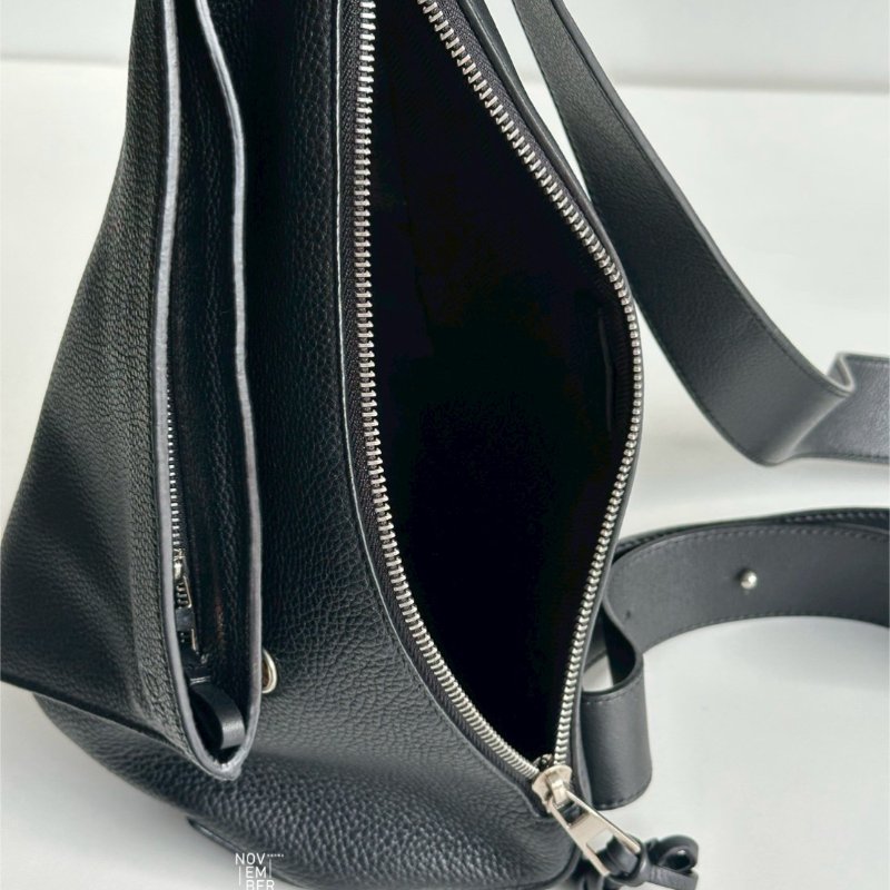 99新🆕 Loewe 羅意威 三角胸包 黑色銀釦-3