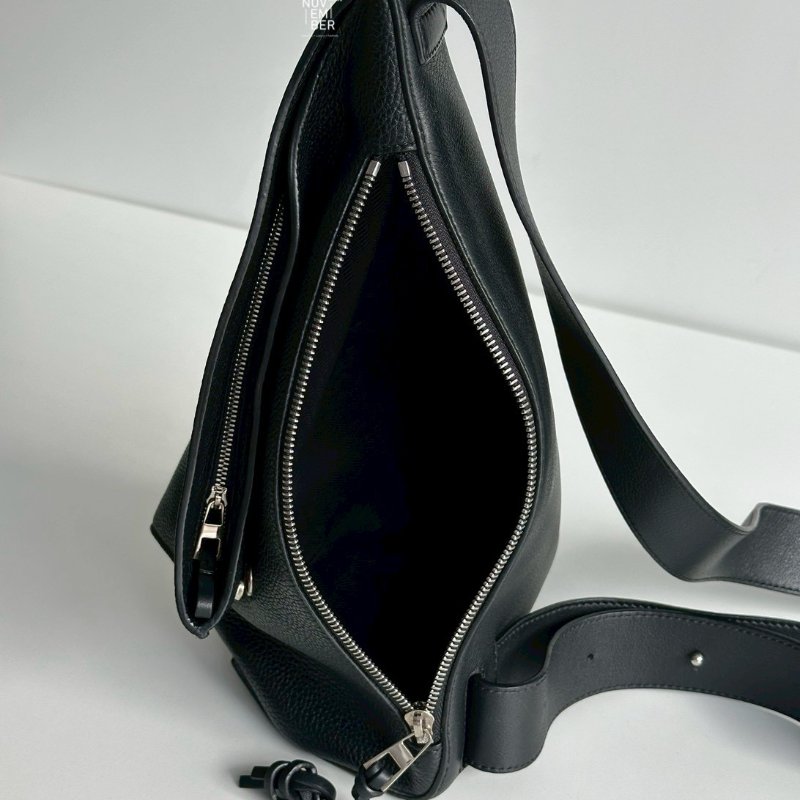 99新🆕 Loewe 羅意威 三角胸包 黑色銀釦-4