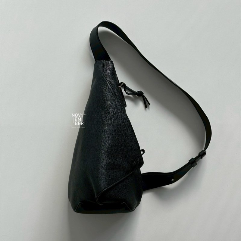 99新🆕 Loewe 羅意威 三角胸包 黑色銀釦-5