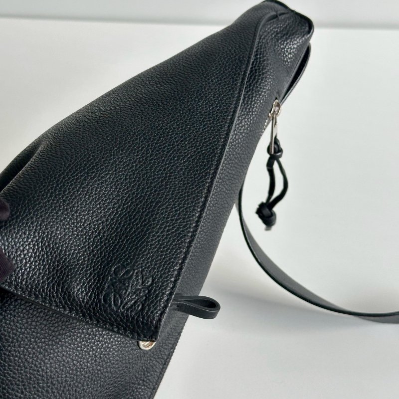 99新🆕 Loewe 羅意威 三角胸包 黑色銀釦-12