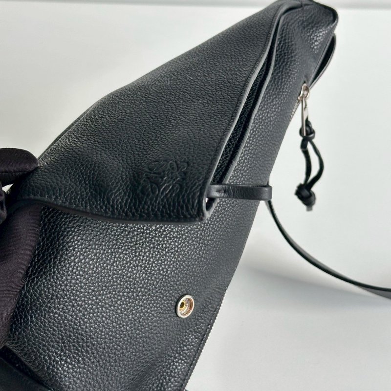 99新🆕 Loewe 羅意威 三角胸包 黑色銀釦-13