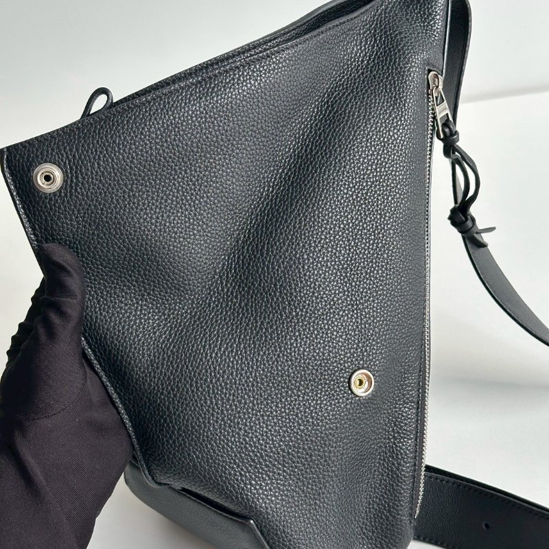 99新🆕 Loewe 羅意威 三角胸包 黑色銀釦-15