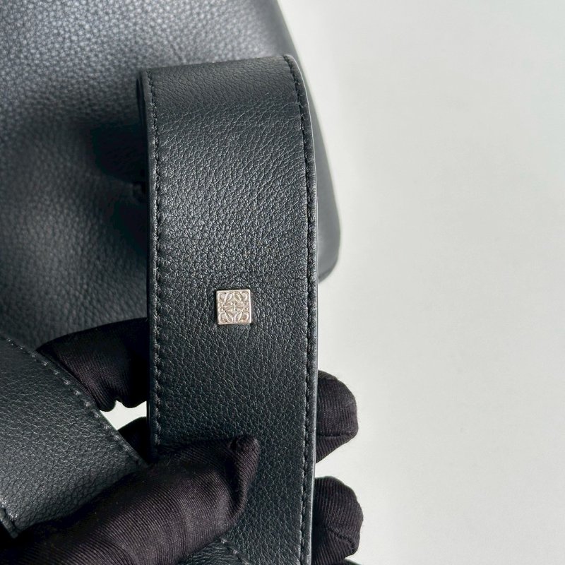 99新🆕 Loewe 羅意威 三角胸包 黑色銀釦-16