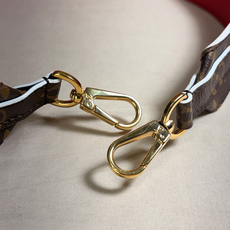 ‼️全台最甜近新美品 LV新款寬背帶/ 肩帶 LouisVuitton 路易威登 雙面用-6