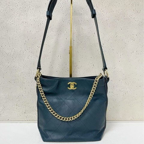 Chanel Button up Hobo 嬉皮包