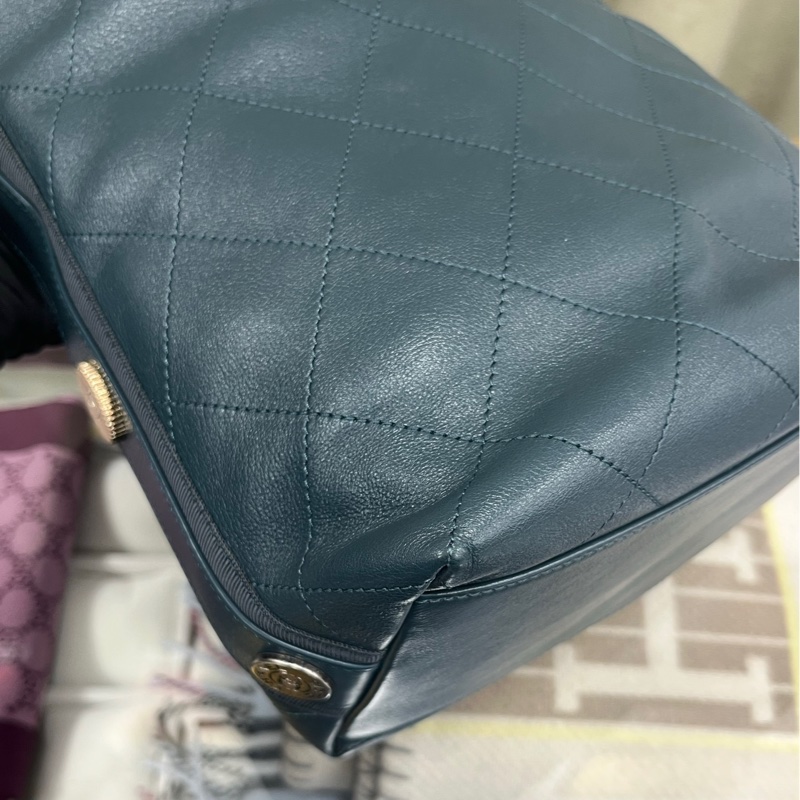 Chanel Button up Hobo 嬉皮包-7