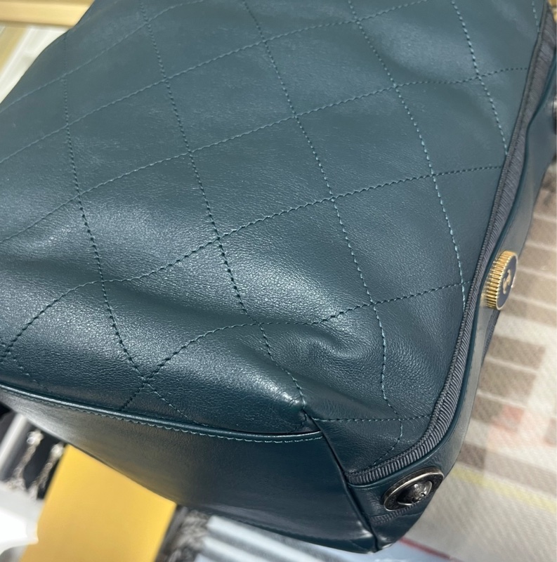 Chanel Button up Hobo 嬉皮包-8