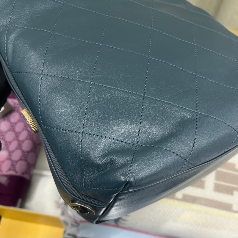 Chanel Button up Hobo 嬉皮包-9